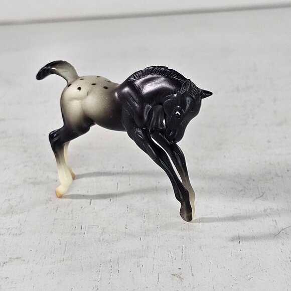 Breyer Stablemate Scrambling Foal Baby Horse Black Blanket Appaloosa Fun #5977 - Picture 2 of 8